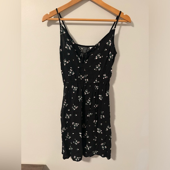 H&M Dress with Front Tie - Picture 3 of 7